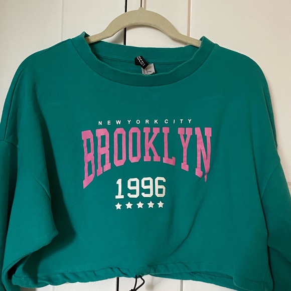 Forever 21 Cropped Sweatshirt - Picture 2 of 4